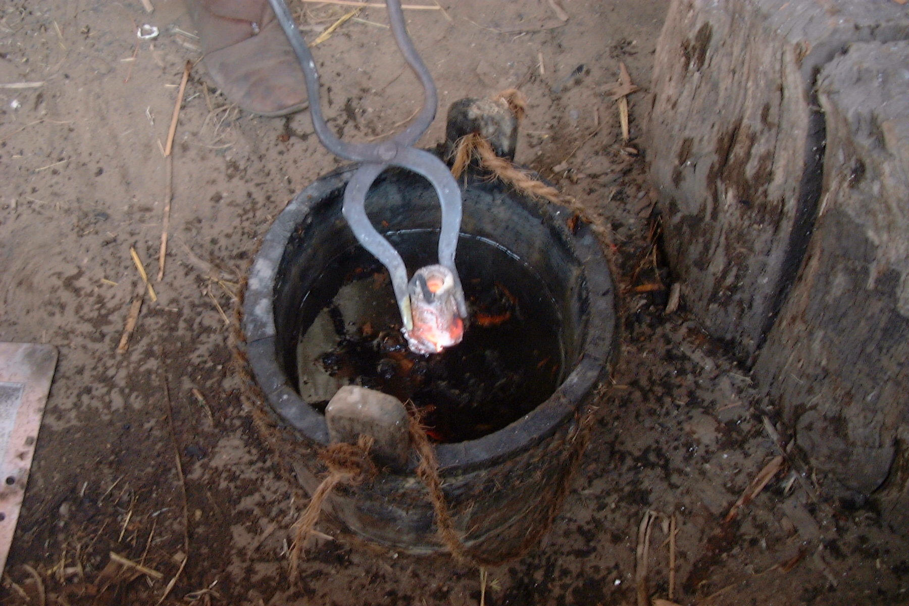 WEST STOW FORGE HOT FLASK BUCKET.jpg