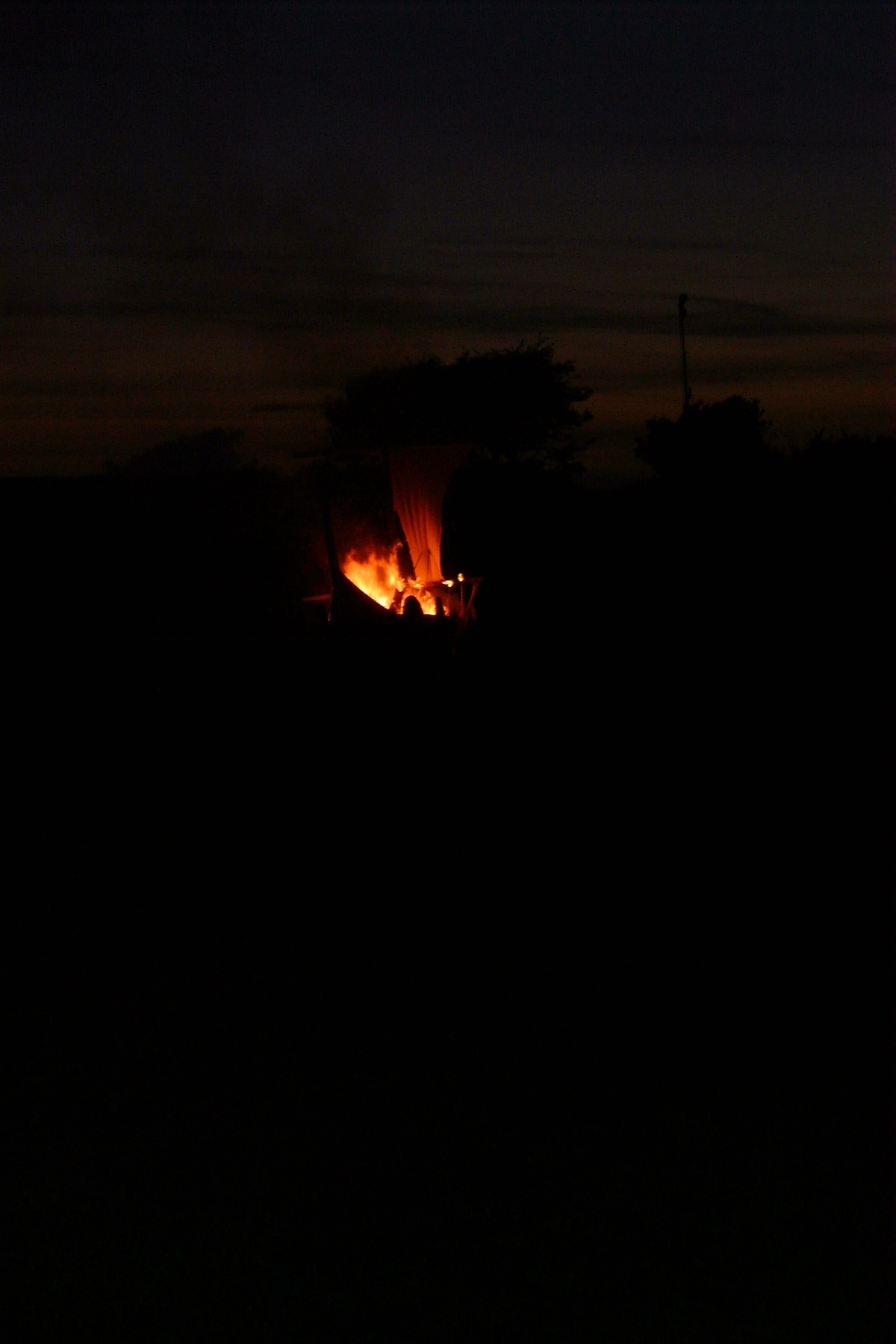 Largs 2003-Boat burning.jpg