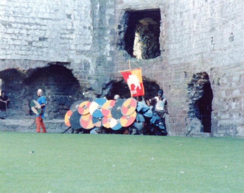 1986 - Rhuddlan Castle - 223987_4625896051818_1633612283_n.jpg