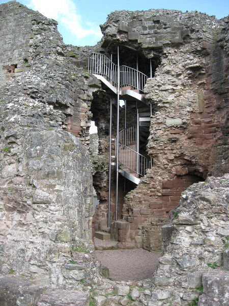 photographybyduncanholmes_4658923483_Rhuddlan Castle-18.jpg